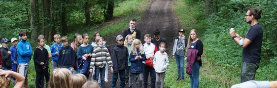 Geländespiel im Wald