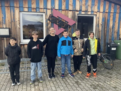 von links nach rechts: Hussein, Sascha, Viktoriia, Myroslav, Igor, Jeremij